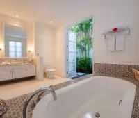 Villa Jajaliluna, Guest Bathroom